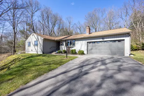 59 Thompson St, Glastonbury, CT 06073