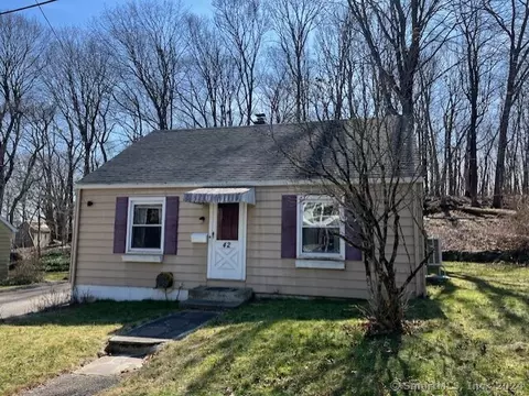 42 Beech St, Norwich, CT 06360