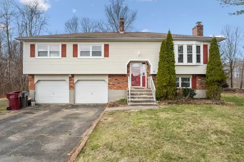 16 Goldfinch Ln, Naugatuck, CT 06770