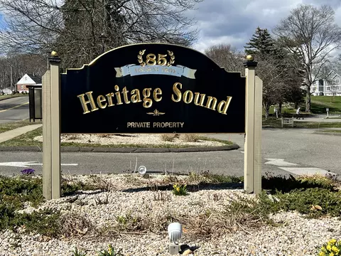 85 Viscount Dr #B31, Milford, CT 06460