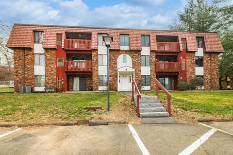 85 Woodsedge Dr #6A, Newington, CT 06111
