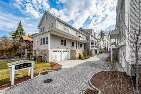 165 Highview Ave, Stamford, CT 06907