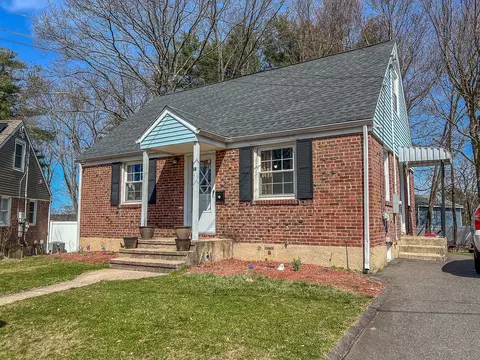 16 Lorenzo Pl, Bristol, CT 06010