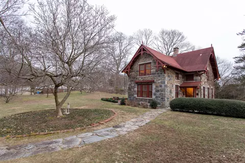 165 Rockwell St, Norwich, CT 06360