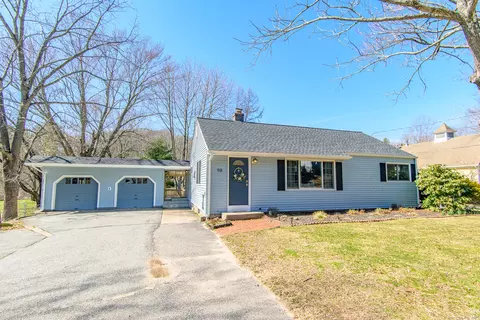 98 E Pattagansett Rd, East Lyme, CT 06357