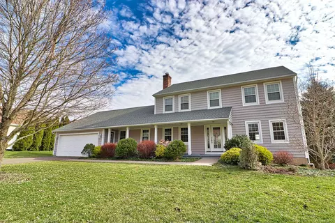 82 Inverary Dr, Watertown, CT 06795