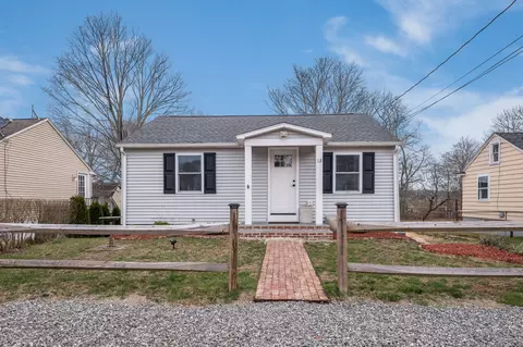 12 Tyler Pl, Waterford, CT 06375