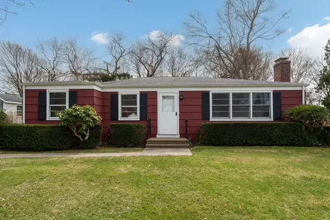 17 Collins Dr, Branford, CT 06405