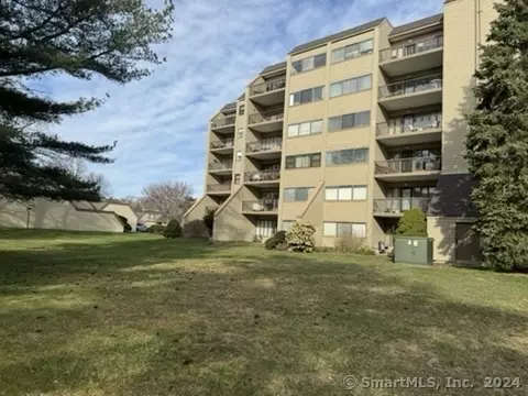 85 Viscount Dr #B26, Milford, CT 06460