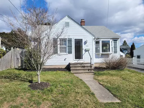 260 Soundview Ave, Fairfield, CT 06825