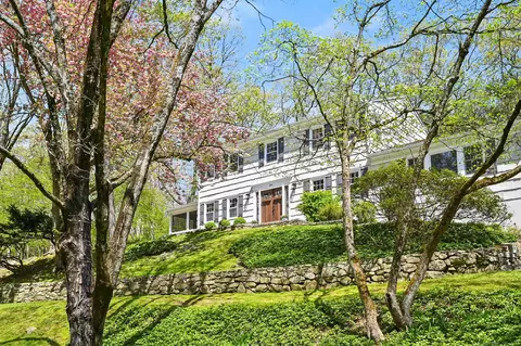 144 Highline Trl, Stamford, CT 06902