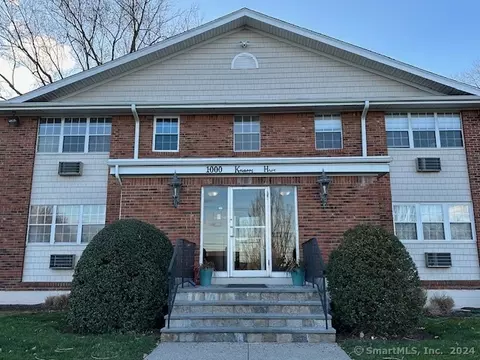 1000 Knapps Hwy #34, Fairfield, CT 06825