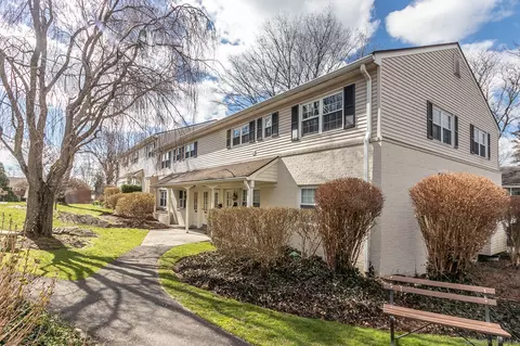 245 Unquowa Rd #60, Fairfield, CT 06824