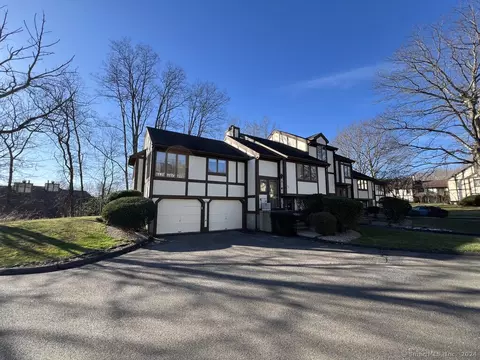 561 Muirfield Ln, West Haven, CT 06516