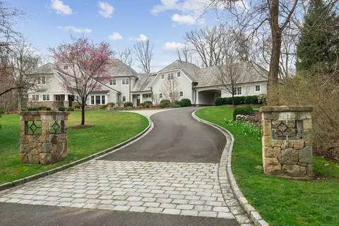 34 Adams Ln, New Canaan, CT 06840