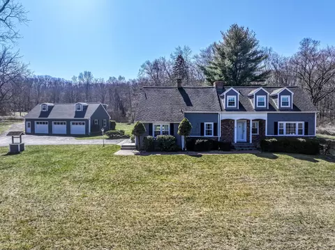 7 Fleetwood Ln, Brookfield, CT 06804