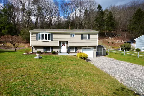 104 Lone Oak Dr, New Milford, CT 06776