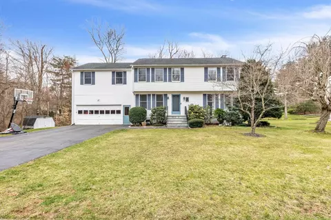 121 Vineyard Dr, Berlin, CT 06037