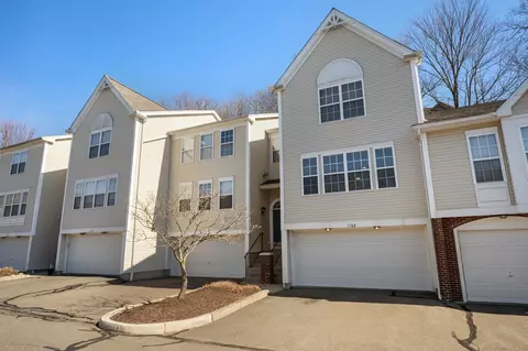 1702 Eaton Ct, Danbury, CT 06811