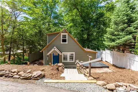 14 Mountain Trl, East Hampton, CT 06424