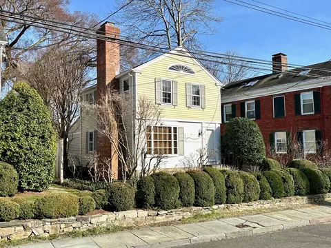 219 Main St, Fairfield, CT 06890