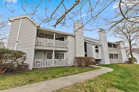 63 Leafwood Ln #262, Groton, CT 06340