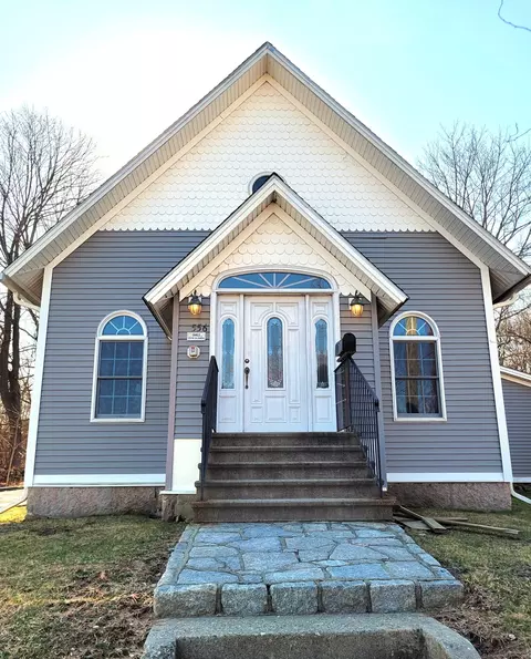 556 Vauxhall Street Ext, Waterford, CT 06385