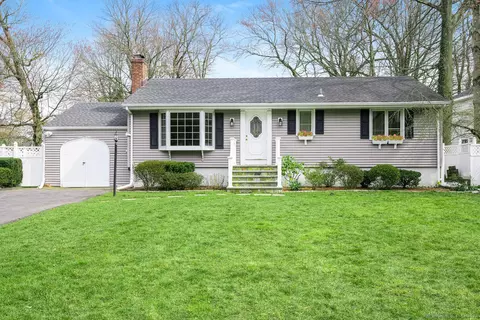 16 Archer Ln, Darien, CT 06820