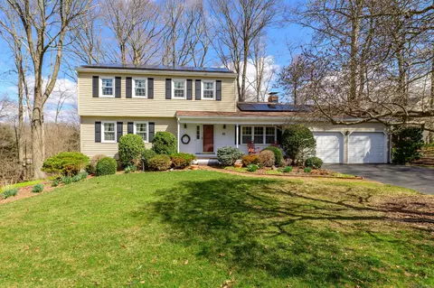 65 Royalwood Ct, Cheshire, CT 06410
