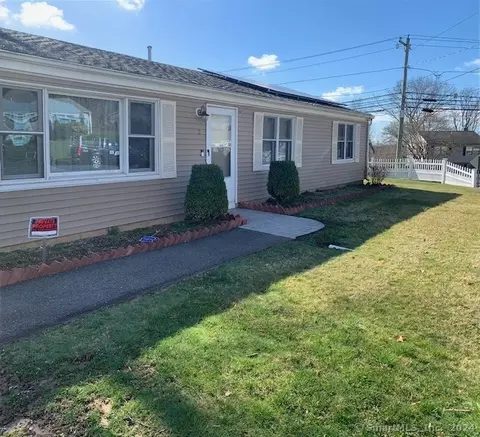 2 Hughes Cir #2, Ansonia, CT 06401