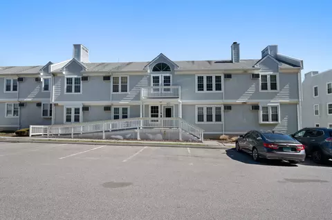 82 Longview St #37, Waterford, CT 06385