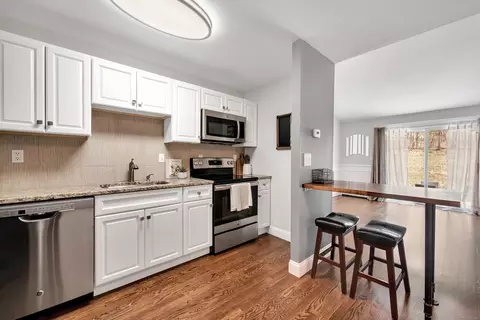 50 E Hill Rd #2J, Canton, CT 06019