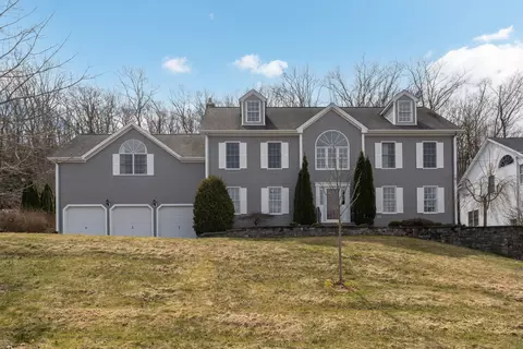 36 Quarry Ln, Hamden, CT 06518