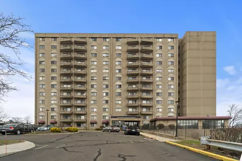 111 Dekoven Dr #409, Middletown, CT 06457