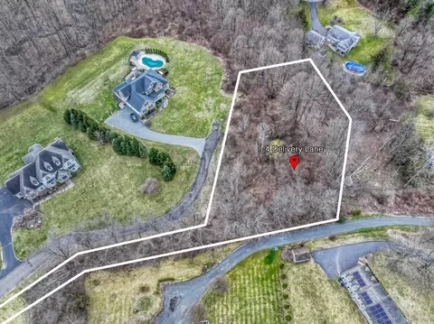 2 Delivery Ln, New Milford, CT 06776