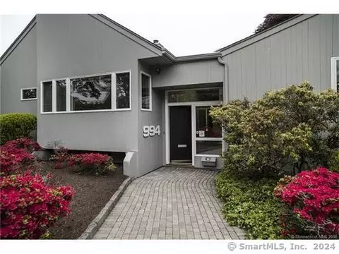 994 Ocean Ave, New London, CT 06320