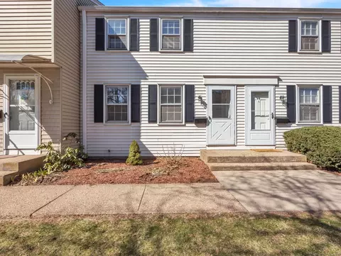 27 Gayfeather Ln #27, Glastonbury, CT 06033