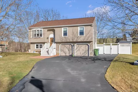 44 Brentwood Ln, Windsor, CT 06095