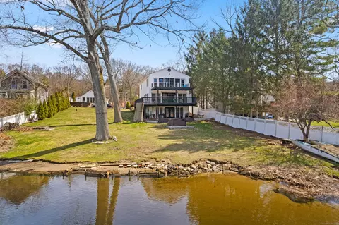 107 Kitemaug Rd # A, Uncasville, CT 06382