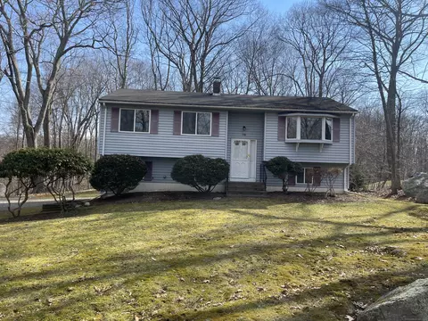 19 Lakeview Dr, Andover, CT 06232
