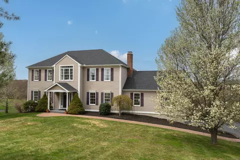 18 Overlook Ln, Guilford, CT 06437