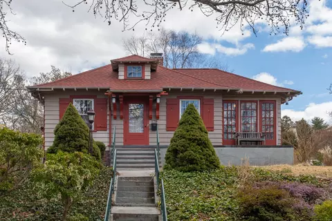 179 Kneeland Rd, East Haven, CT 06512