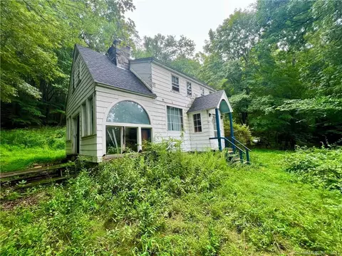 710 Gunntown Rd, Naugatuck, CT 06770