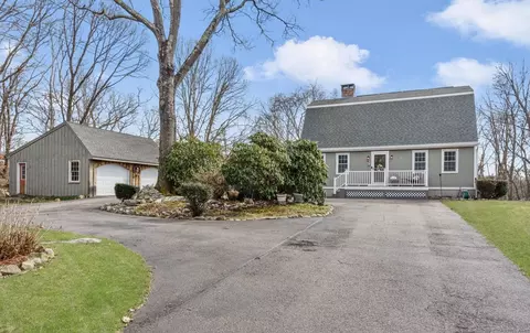 4 Holly Ct, Pawcatuck, CT 06379