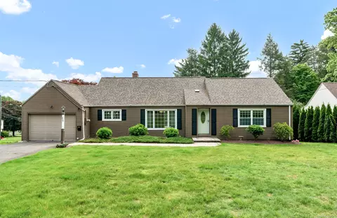 274 Ridgewood Rd, West Hartford, CT 06107