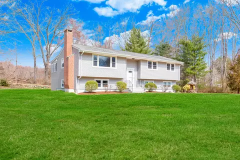 59 Baldwin Dr, Guilford, CT 06437
