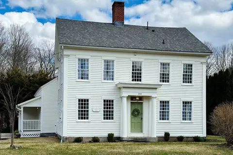 240 Washington Rd, Woodbury, CT 06798