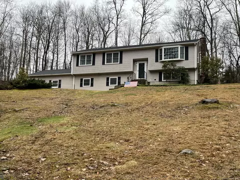 5 Lounsbury Rd, Oxford, CT 06478