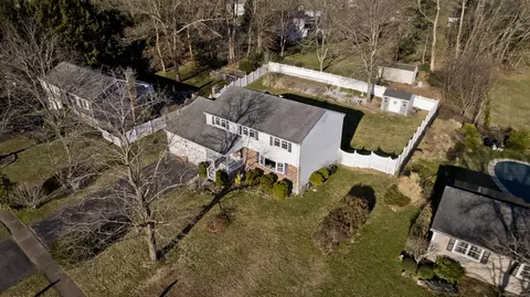 24 Wesleyan Rd, Glastonbury, CT 06033