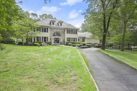 102 Bayberry Ln, Easton, CT 06612